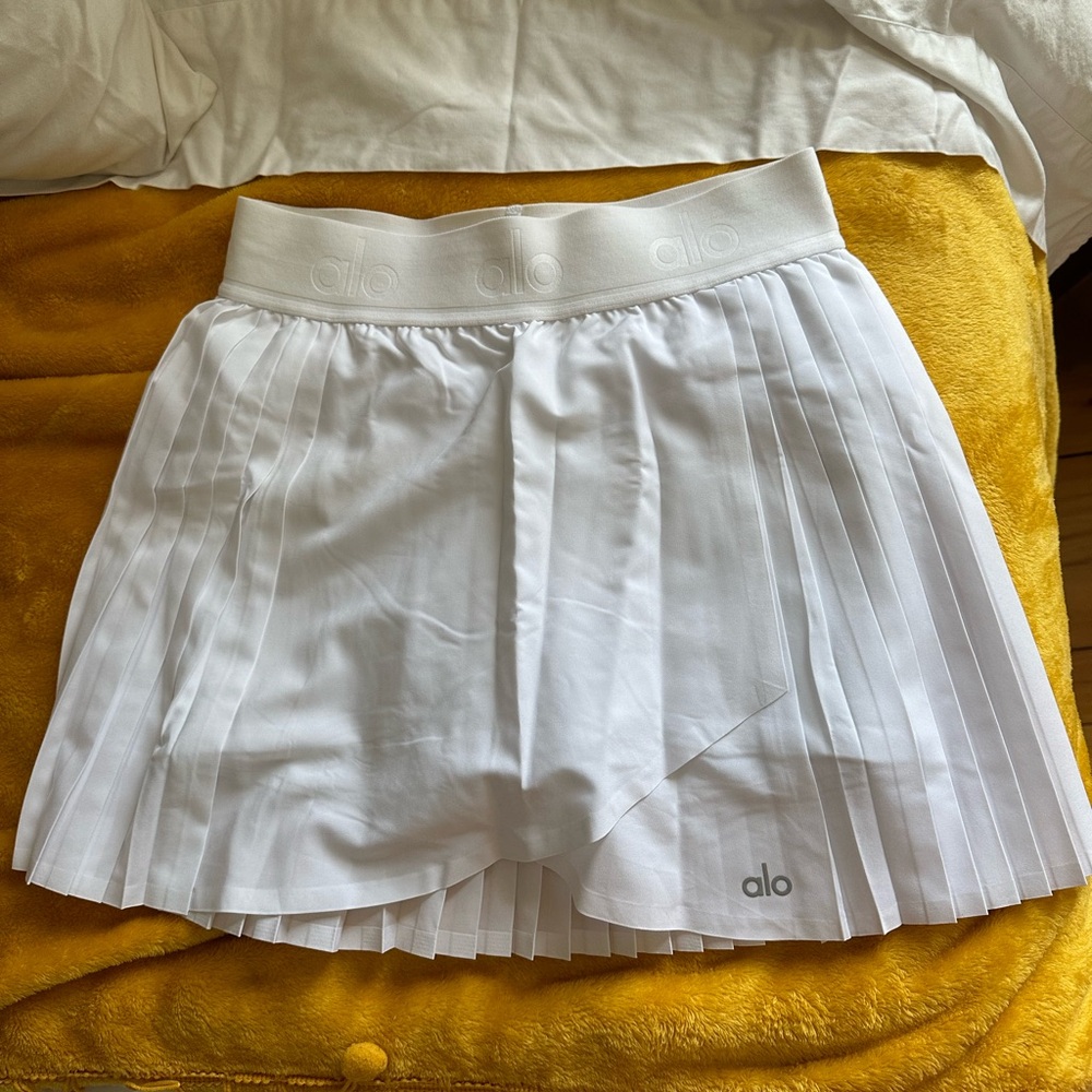 ALO Yoga Women's White Pleated Skort